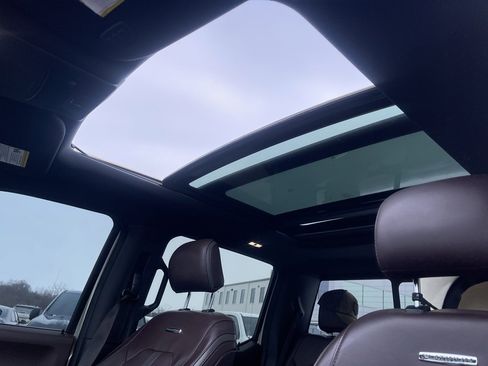 Used 2017 Ford F150 Platinum w/ Equipment Group 701A Luxury image 11