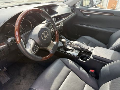 Used 2017 Lexus ES 350 w/ Navigation System Package image 4