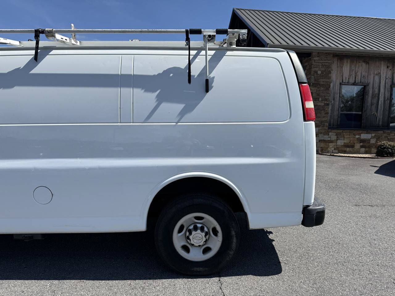 Used 2015 Chevrolet Express 2500 RWD image 26