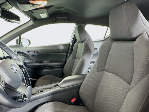Used 2018 Toyota C-HR XLE FWD image 9