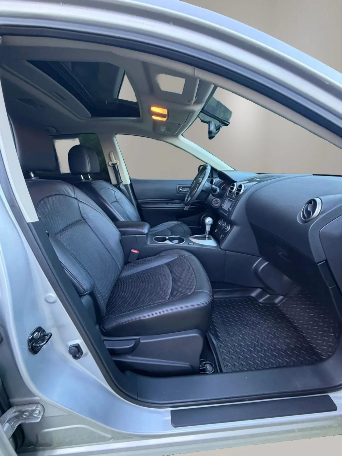 Used 2012 Nissan Rogue SL FWD image 10