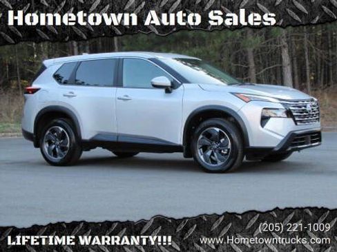 Used 2024 Nissan Rogue SV image 1