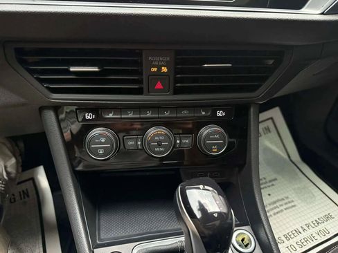 Used 2022 Volkswagen Jetta SE image 23