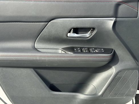 Certified 2025 Nissan Kicks SR image 22