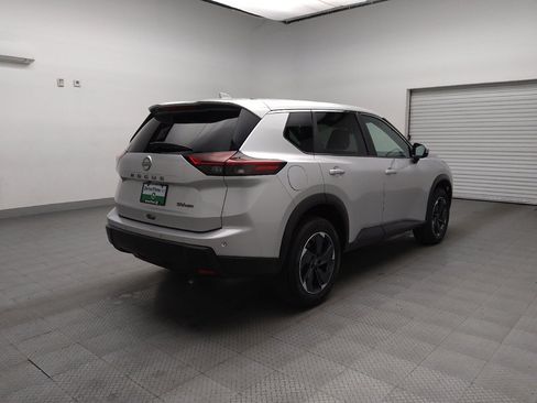 Used 2024 Nissan Rogue SV AWD/4WD image 9