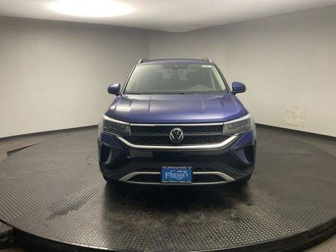 Used 2022 Volkswagen Taos SE AWD/4WD image 2