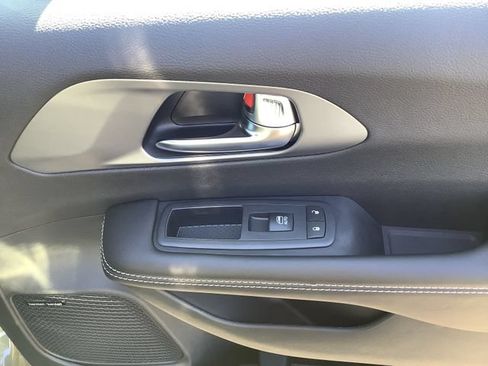 New 2027 Chrysler Pacifica Limited w/ Family Tech Group FWD image 41