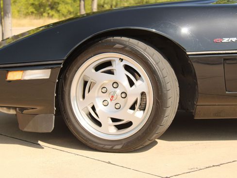 Used 1990 Chevrolet Corvette ZR-1 RWD image 27
