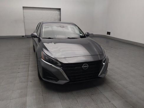 Used 2023 Nissan Altima 2.5 SV FWD image 14