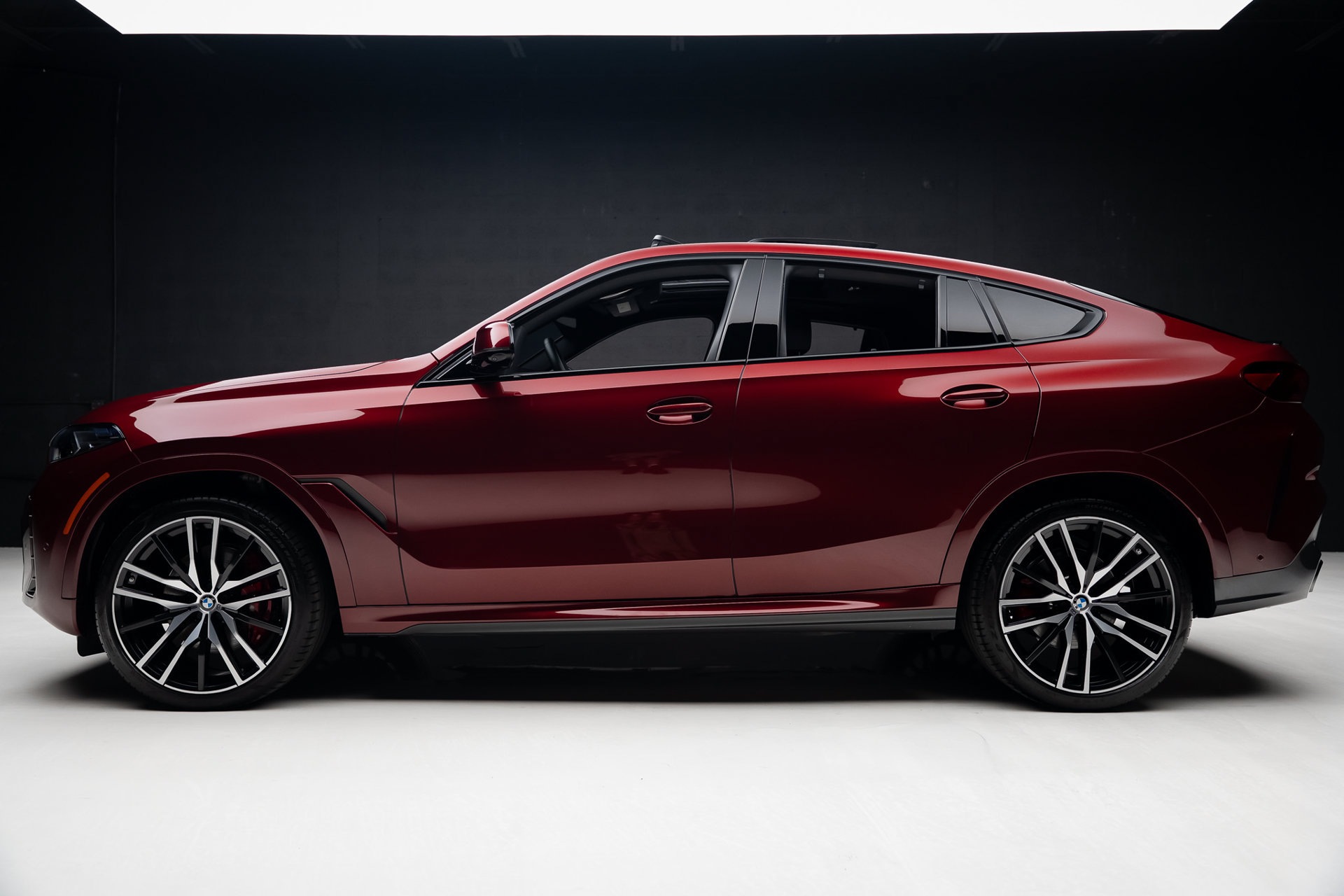 Used 2024 BMW X6 xDrive40i w/ Executive Package AWD/4WD image 16