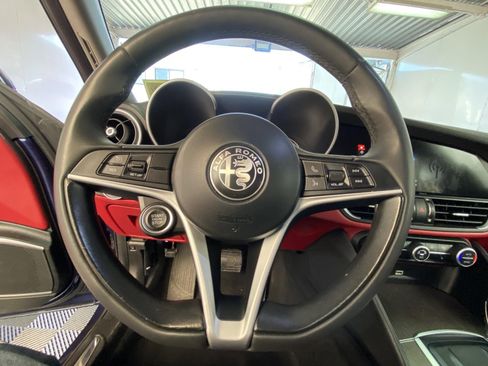 Used 2019 Alfa Romeo Giulia Ti AWD/4WD image 27