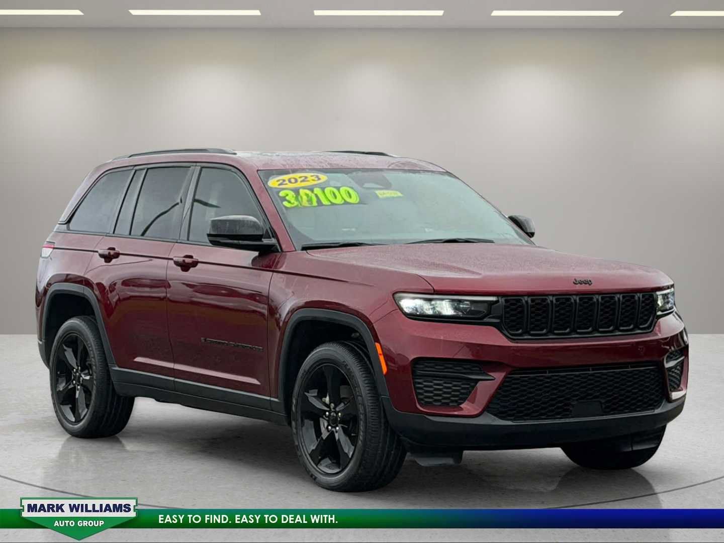 Used 2023 Jeep Grand Cherokee Altitude AWD/4WD image 2