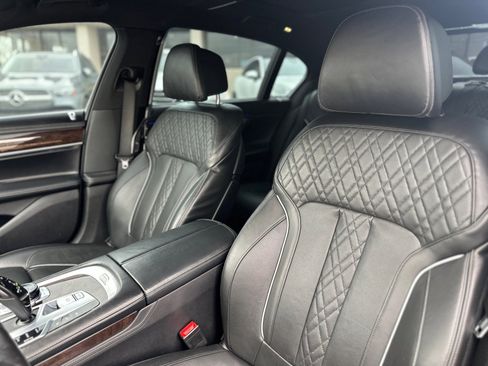 Used 2020 BMW 740i w/ M Sport Package image 20