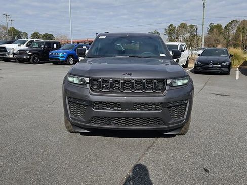 New 2026 Jeep Grand Cherokee Altitude RWD image 2