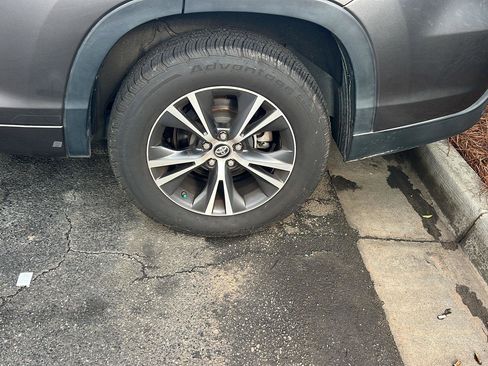 Used 2016 Toyota Highlander XLE image 6