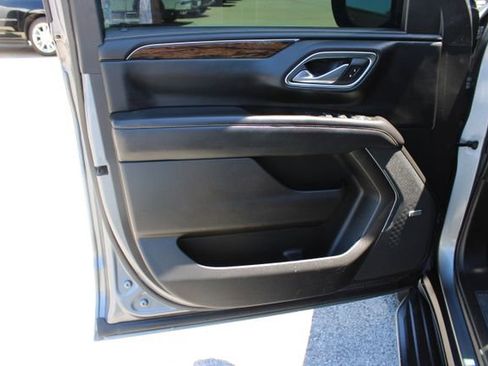 Used 2021 Chevrolet Tahoe Premier w/ Premium Package RWD image 13