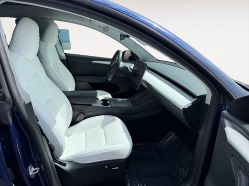 Used 2024 Tesla Model Y Performance AWD/4WD image 19