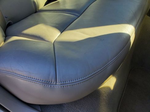 Used 2006 Lincoln Town Car Signature Limited image 34