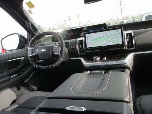 Used 2025 Ford Expedition Max Platinum w/ Stealth Appearance Package image 30