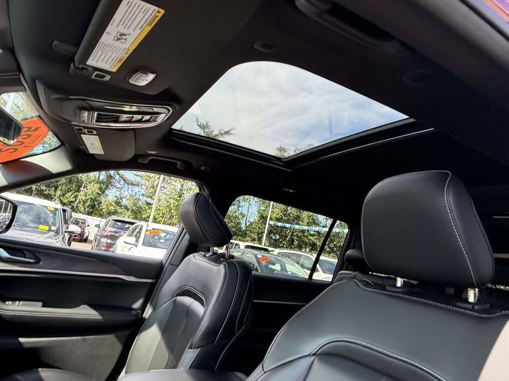 Certified 2025 Jeep Grand Cherokee L Limited w/ Black Appearance Package AWD/4WD image 22