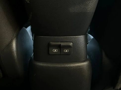 Used 2020 Nissan Kicks SR FWD image 38