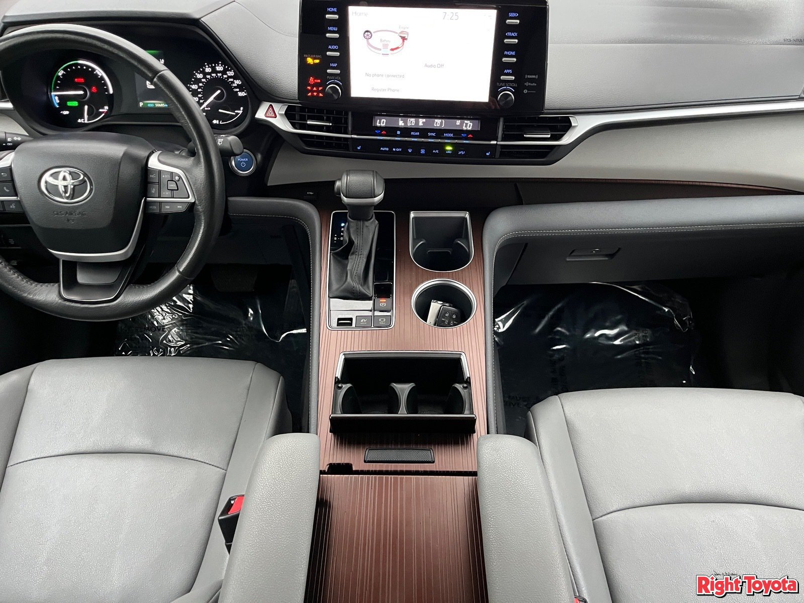 Certified 2024 Toyota Sienna XLE FWD image 18