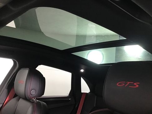 Certified 2023 Porsche Macan GTS w/ Sport Chrono Package AWD/4WD image 33