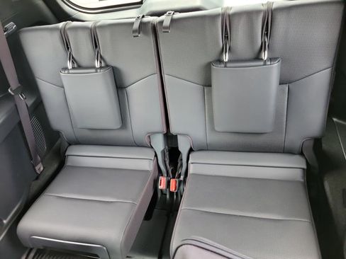 Used 2024 Lexus GX 550 w/ Accessory Package (Z1) AWD/4WD image 10