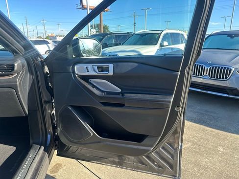 Used 2020 Ford Explorer Platinum w/ Premium Technology Package image 25