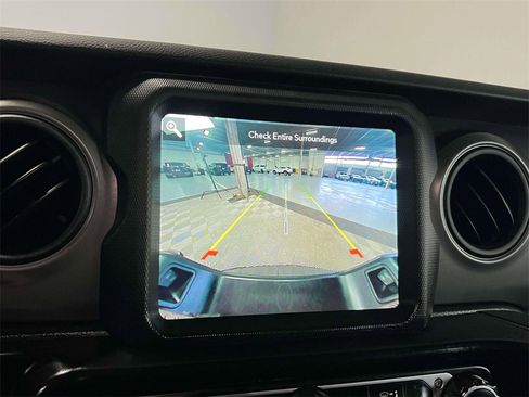 Used 2022 Jeep Gladiator Sport image 27
