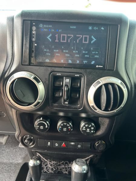 Used 2017 Jeep Wrangler Unlimited Sahara w/ Max Tow Package AWD/4WD image 32