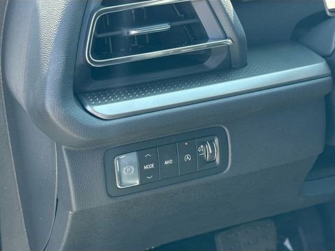 New 2025 Chevrolet Traverse LT w/ Enhanced Driving Package image 10