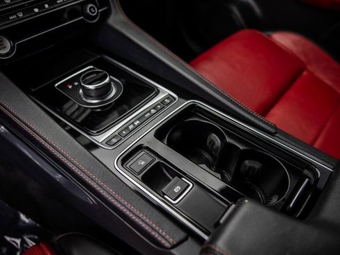 Used 2020 Jaguar F-PACE R-Sport image 11