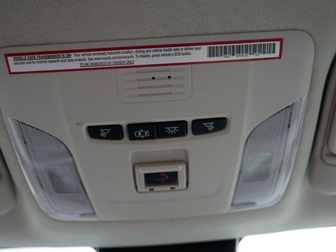 Used 2021 Toyota Corolla LE image 33