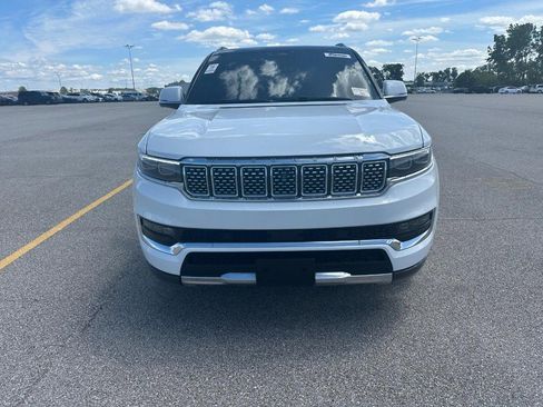 Used 2022 Jeep Grand Wagoneer Series II AWD/4WD image 12