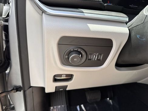 Used 2023 Jeep Grand Cherokee L Overland RWD image 56