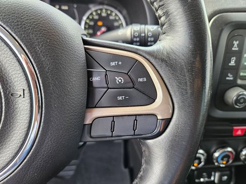 Used 2016 Jeep Renegade Latitude AWD/4WD image 16