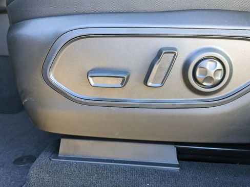 New 2025 Jeep Grand Cherokee Altitude image 19