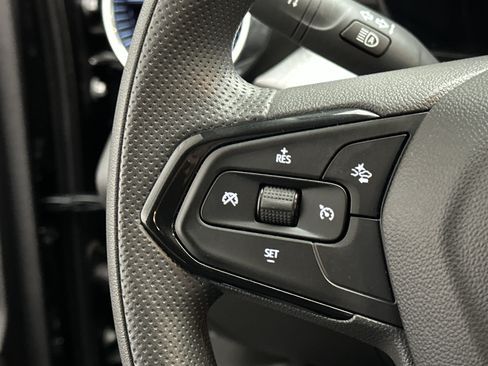 Used 2025 Chevrolet Trax LT FWD image 22
