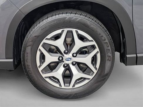 Used 2022 Subaru Forester Premium AWD/4WD image 22