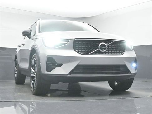 Used 2024 Volvo XC40 B5 Plus w/ Protection Package Premier image 36