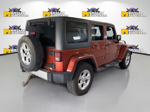 Used 2014 Jeep Wrangler Unlimited Sahara w/ Connectivity Group AWD/4WD image 4