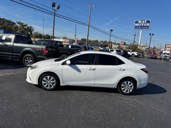 Used 2015 Toyota Corolla LE FWD image 2