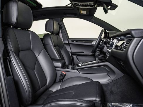 Certified 2026 Porsche Macan AWD/4WD image 15