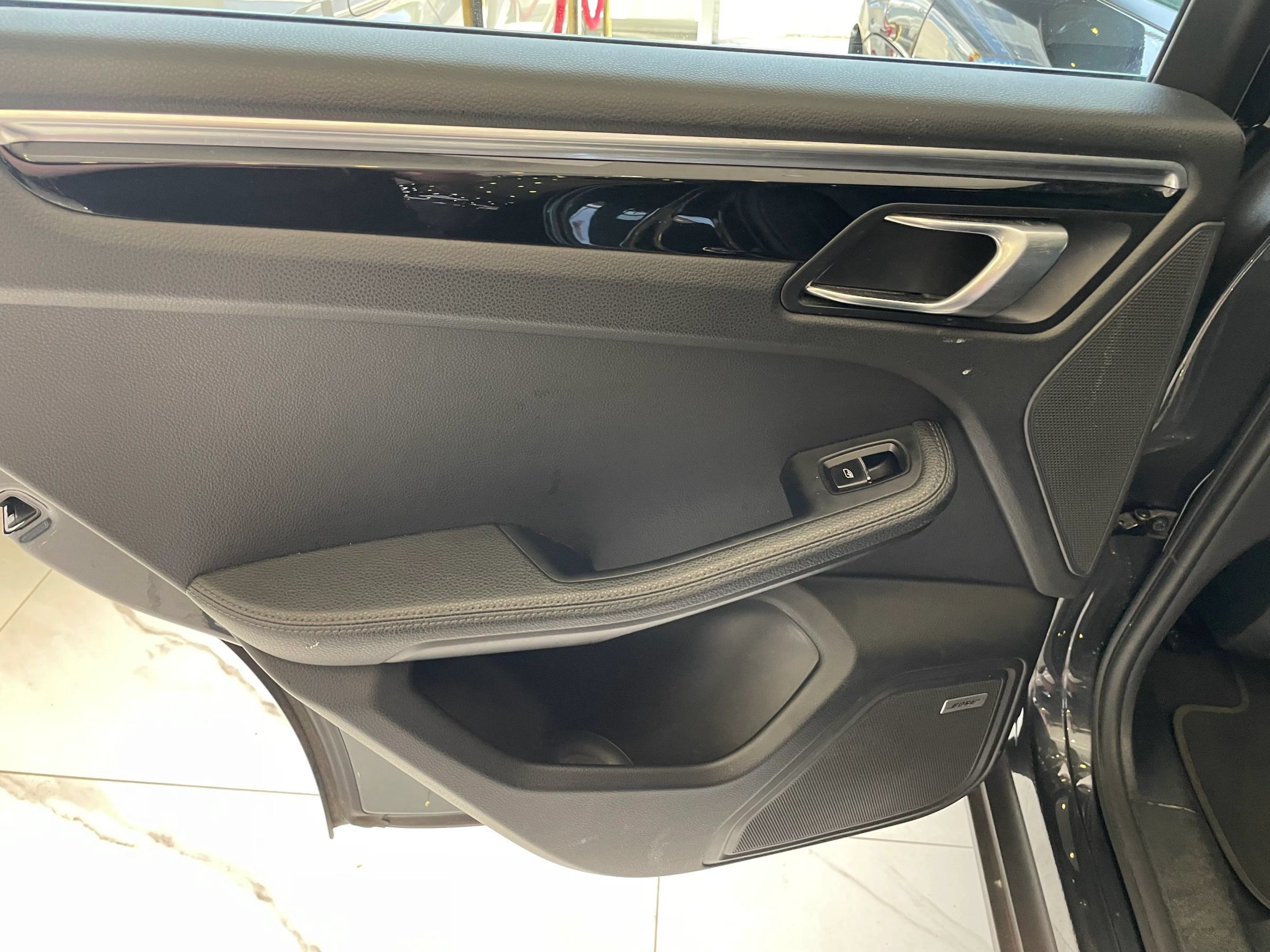 Used 2021 Porsche Macan AWD/4WD image 17