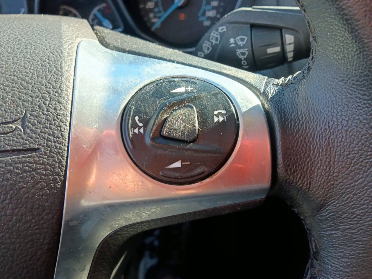 Used 2014 Ford Focus Titanium w/ Luxury Package FWD image 19