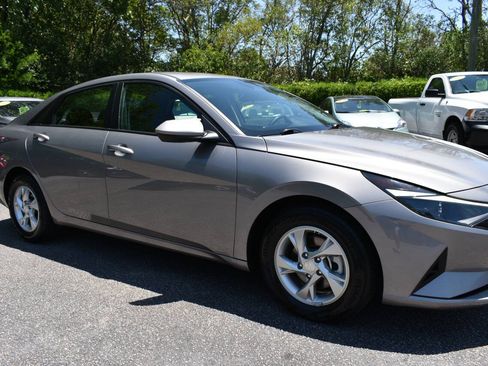 Used 2023 Hyundai Elantra SE FWD image 25