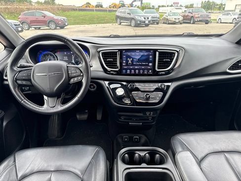 Used 2020 Chrysler Pacifica Touring-L w/ Advanced Safetytec Group AWD/4WD image 13