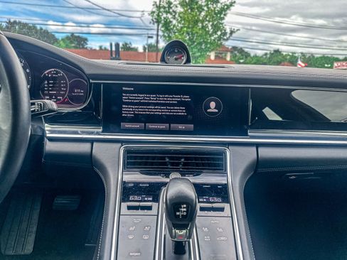 Used 2022 Porsche Panamera w/ Premium Package image 19