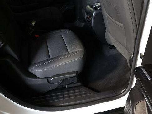 Used 2024 Chevrolet Traverse LT FWD image 34
